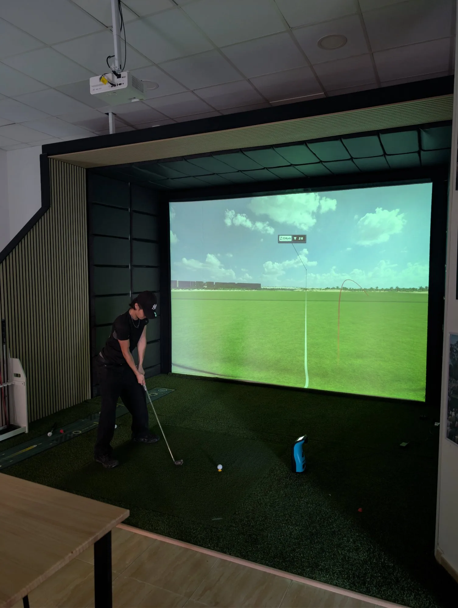 Premium Foresight Sports simulator technology at indoor golf venue, Fuerteventura